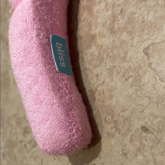 Bliss Soft Pink headband and 2 pack of rose quartz Gua Sha duo - Picture 4 of 5